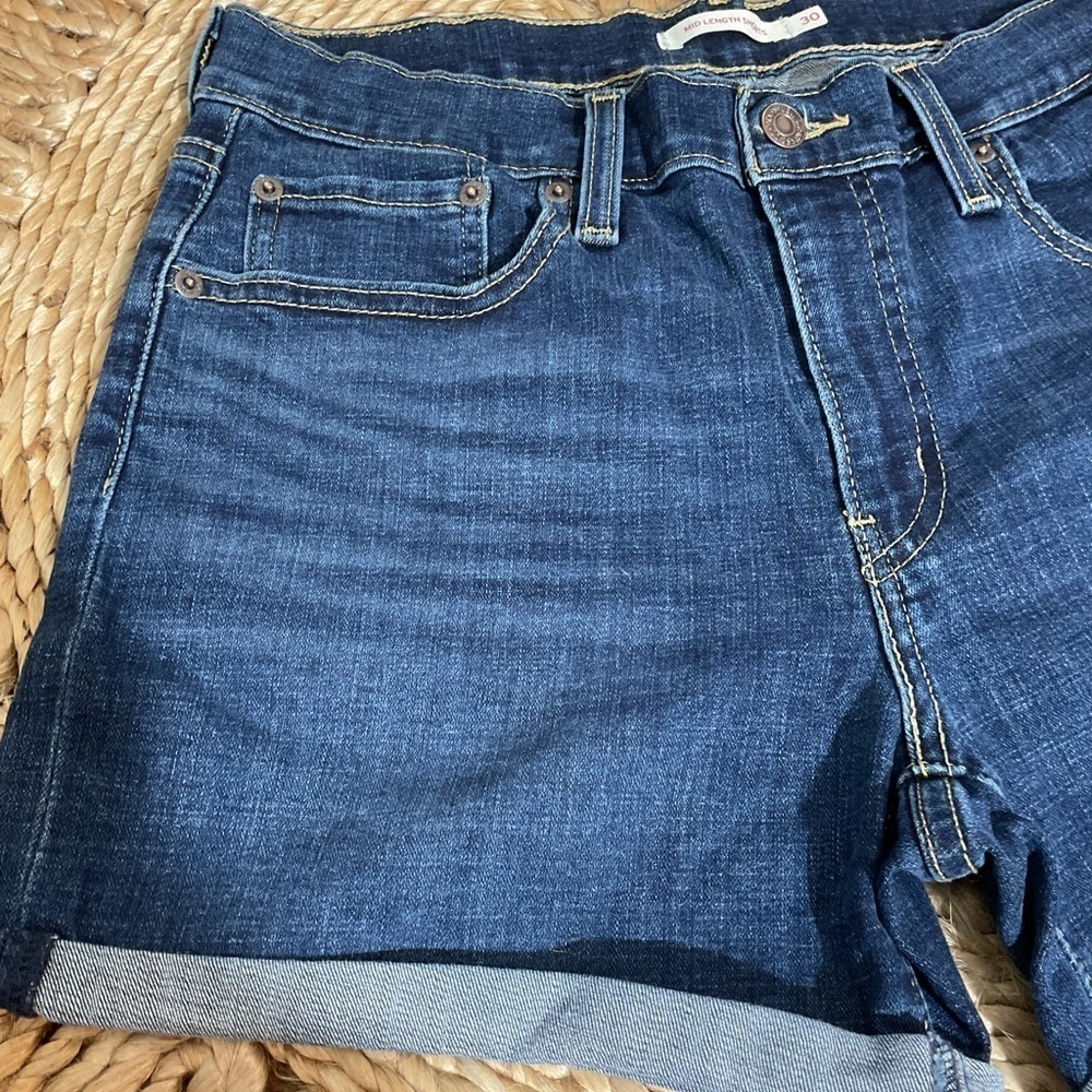 Pair of Levi Mid Length Denim Cuffed Shorts Waist 30 - Picture 3 of 12